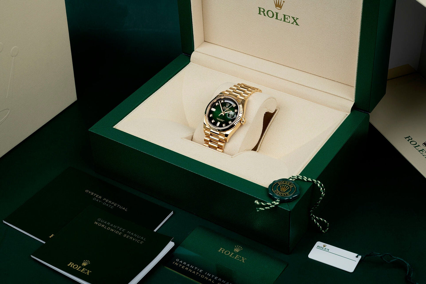 DAY-DATE 36  Oyster, 36 mm, yellow gold  M128238-0069